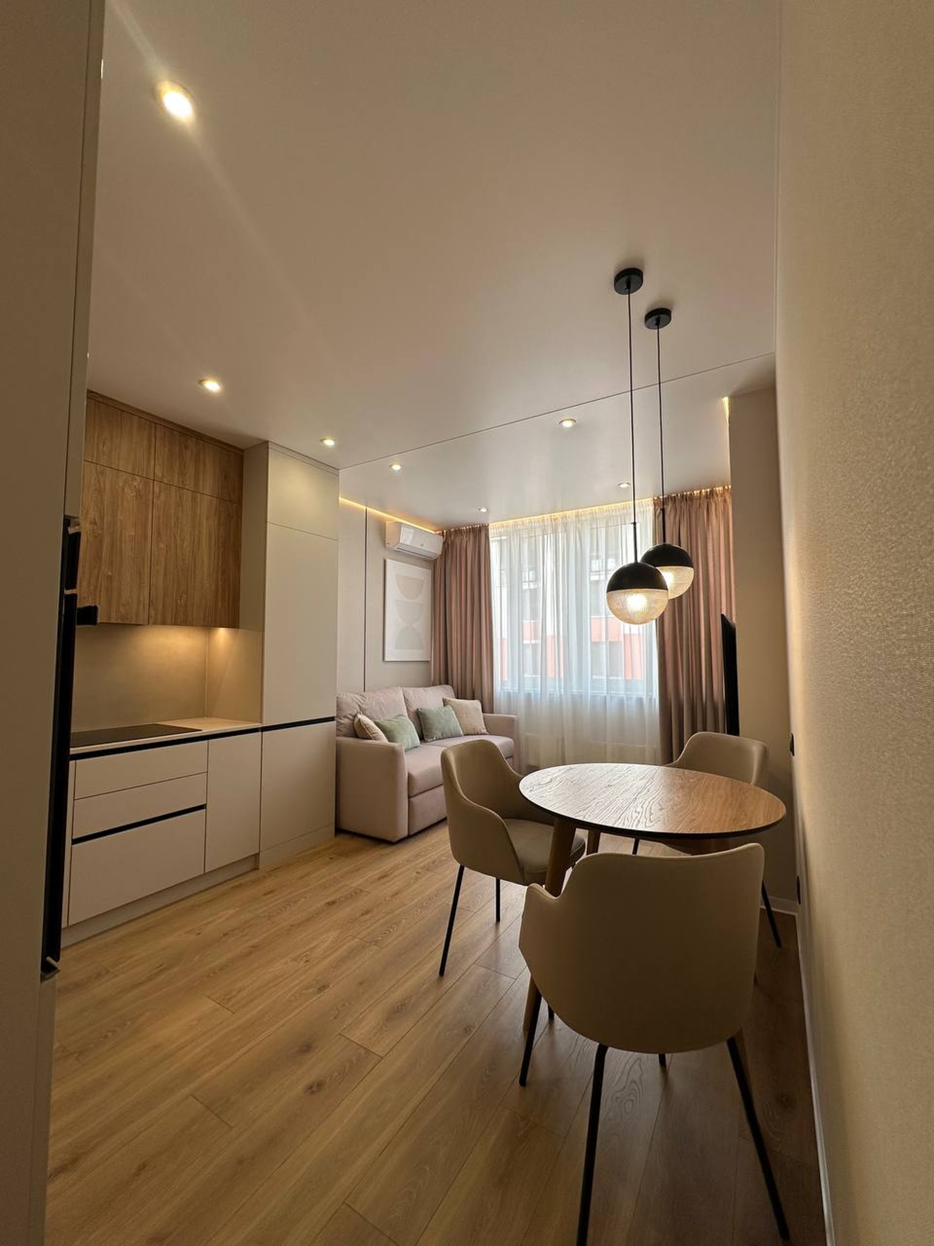 APARTMENT 43 — 4