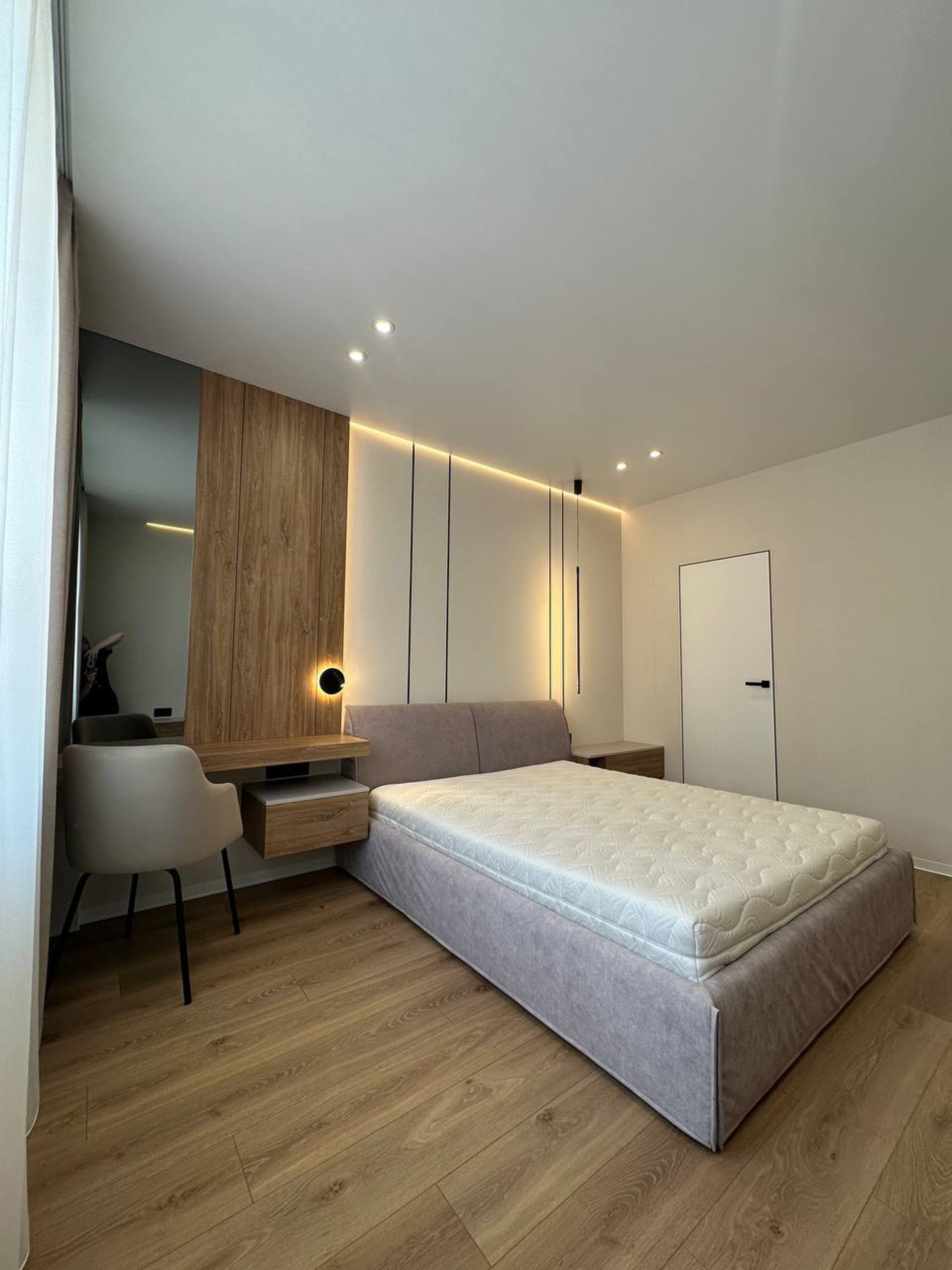 APARTMENT 43 — 9