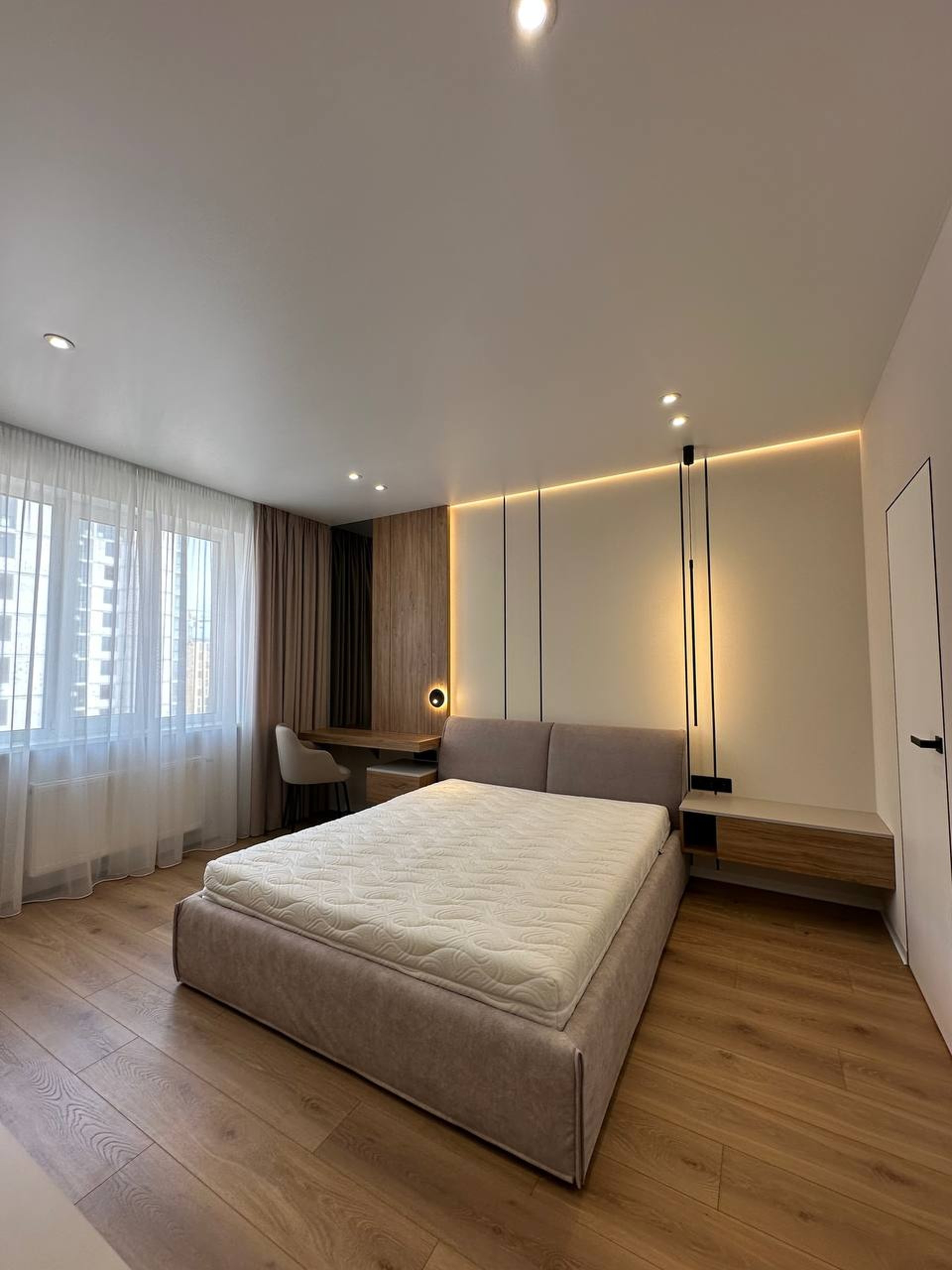 APARTMENT 43 — 8