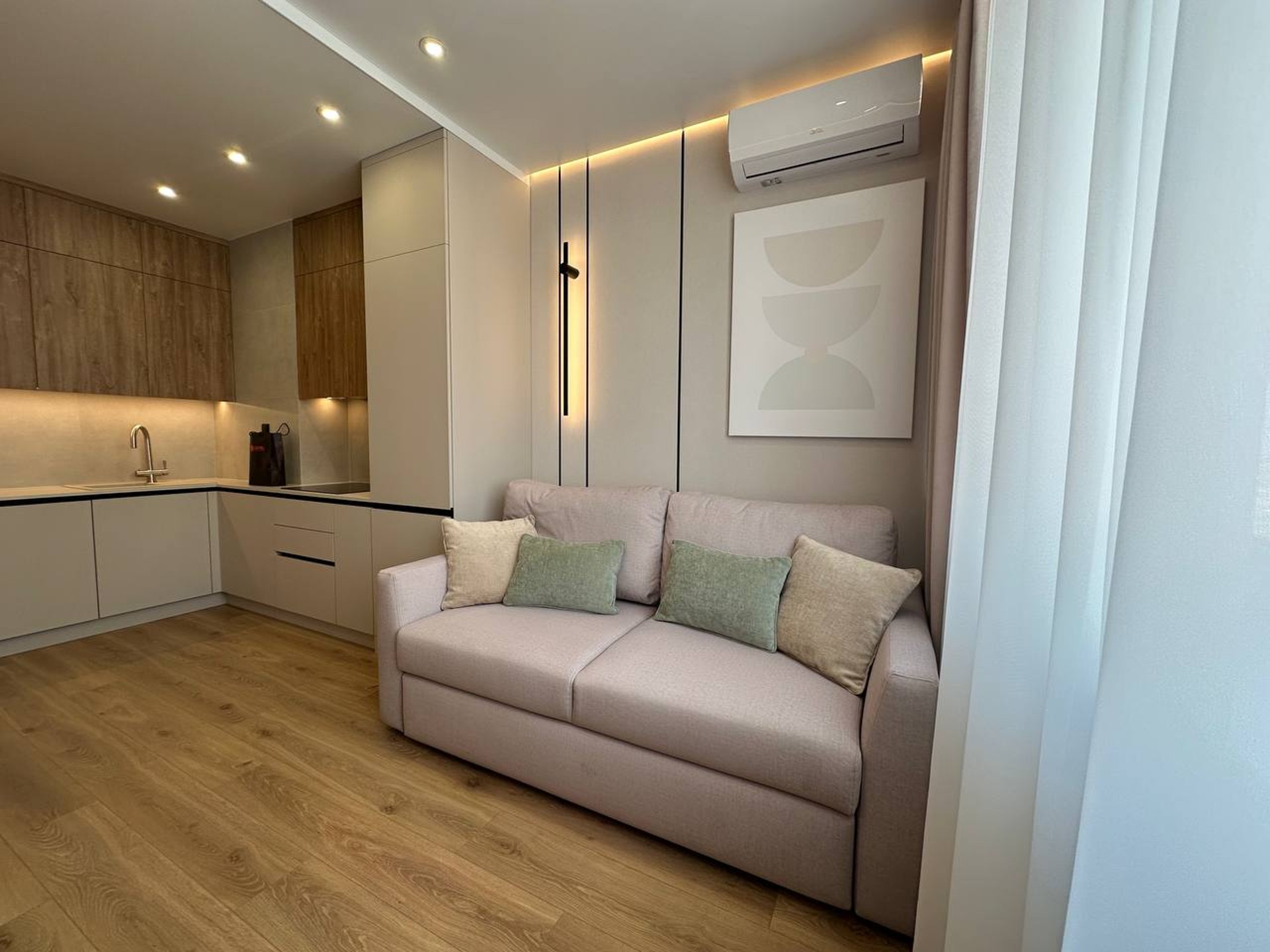 APARTMENT 43 — 6